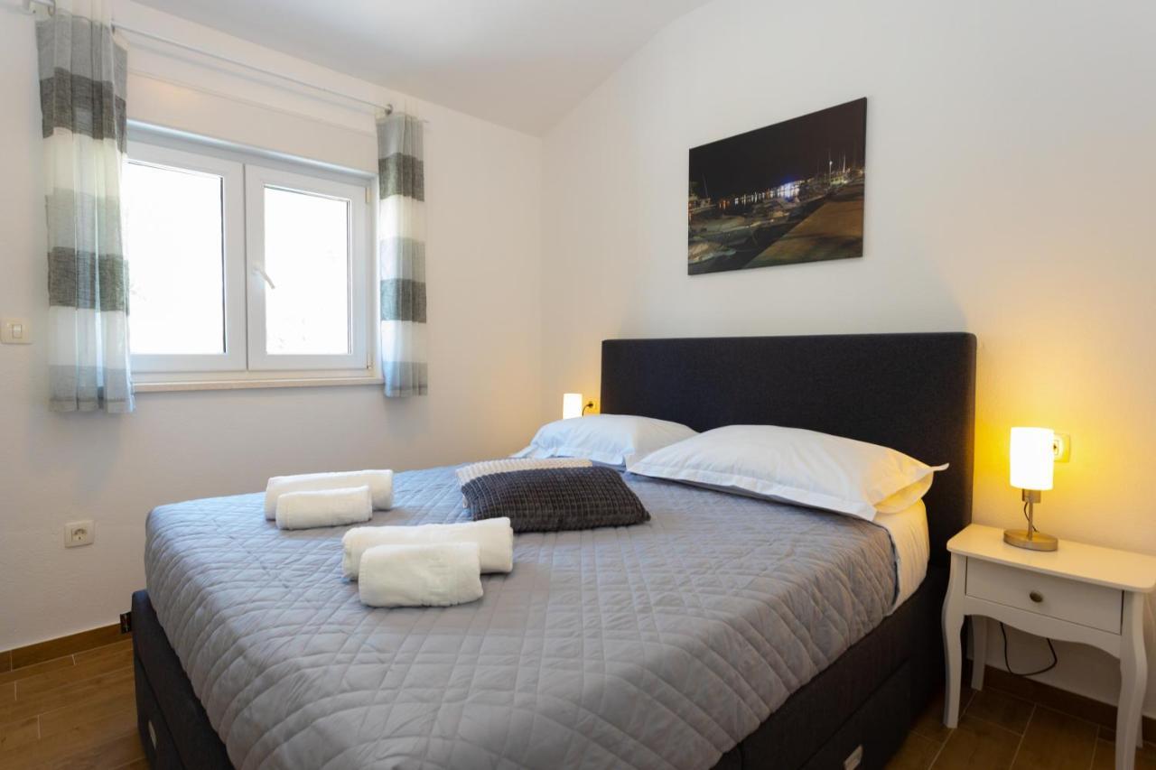 מאקרסקה Apartments Jasa Deluxe מראה חיצוני תמונה