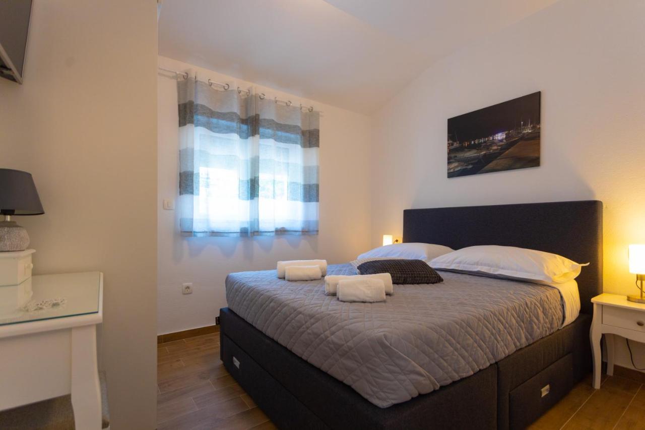 מאקרסקה Apartments Jasa Deluxe מראה חיצוני תמונה