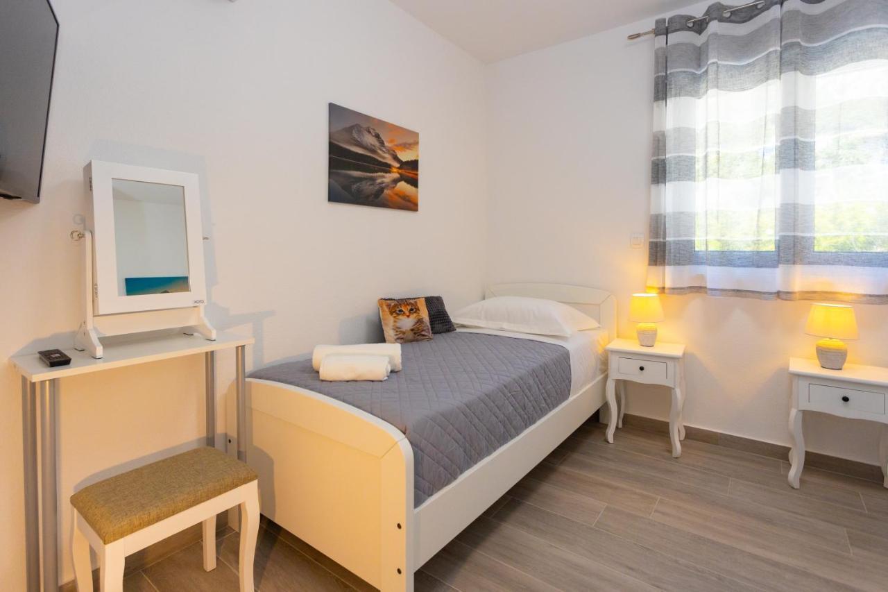מאקרסקה Apartments Jasa Deluxe מראה חיצוני תמונה