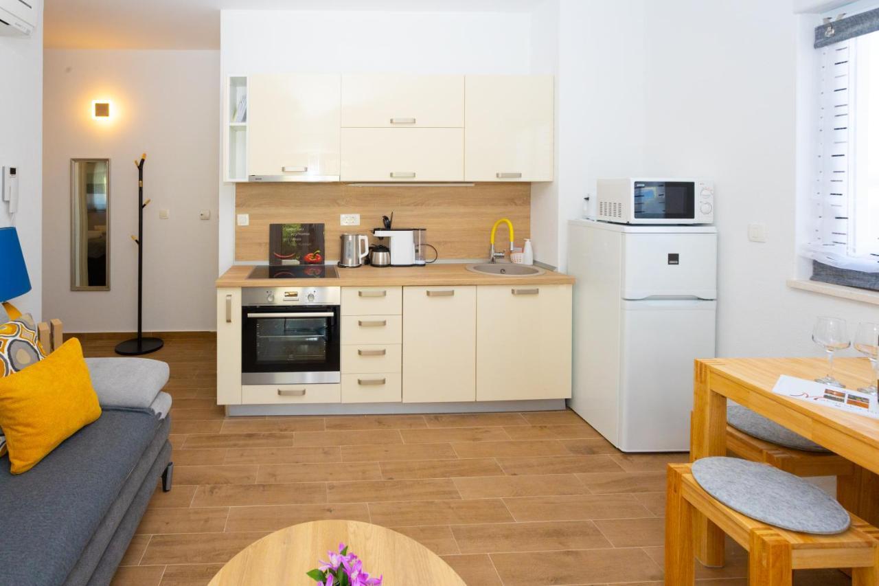 מאקרסקה Apartments Jasa Deluxe מראה חיצוני תמונה