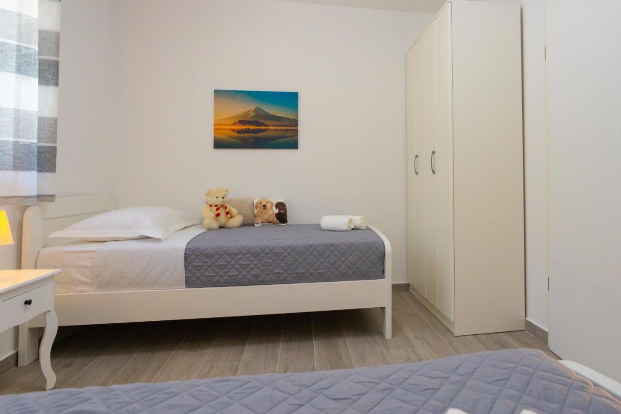 מאקרסקה Apartments Jasa Deluxe מראה חיצוני תמונה