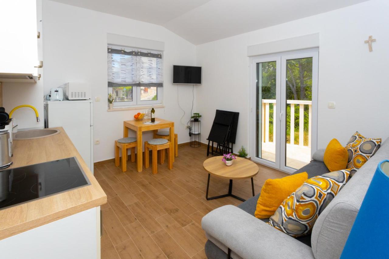 מאקרסקה Apartments Jasa Deluxe מראה חיצוני תמונה
