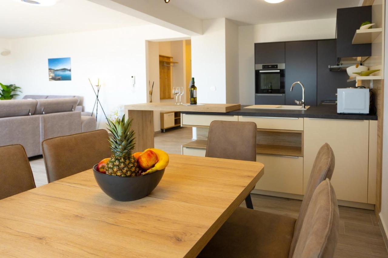 מאקרסקה Apartments Jasa Deluxe מראה חיצוני תמונה