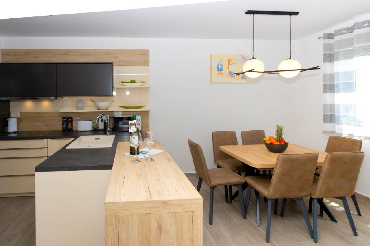מאקרסקה Apartments Jasa Deluxe מראה חיצוני תמונה
