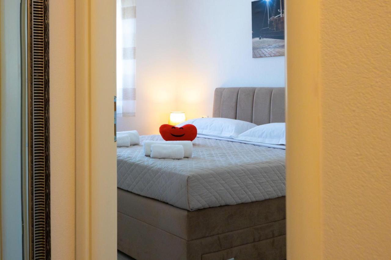 מאקרסקה Apartments Jasa Deluxe מראה חיצוני תמונה