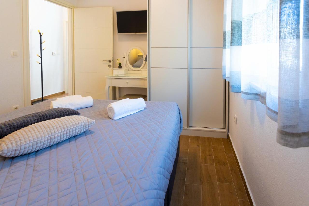 מאקרסקה Apartments Jasa Deluxe מראה חיצוני תמונה