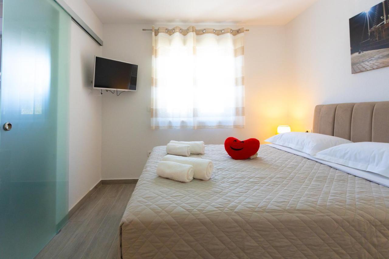 מאקרסקה Apartments Jasa Deluxe מראה חיצוני תמונה