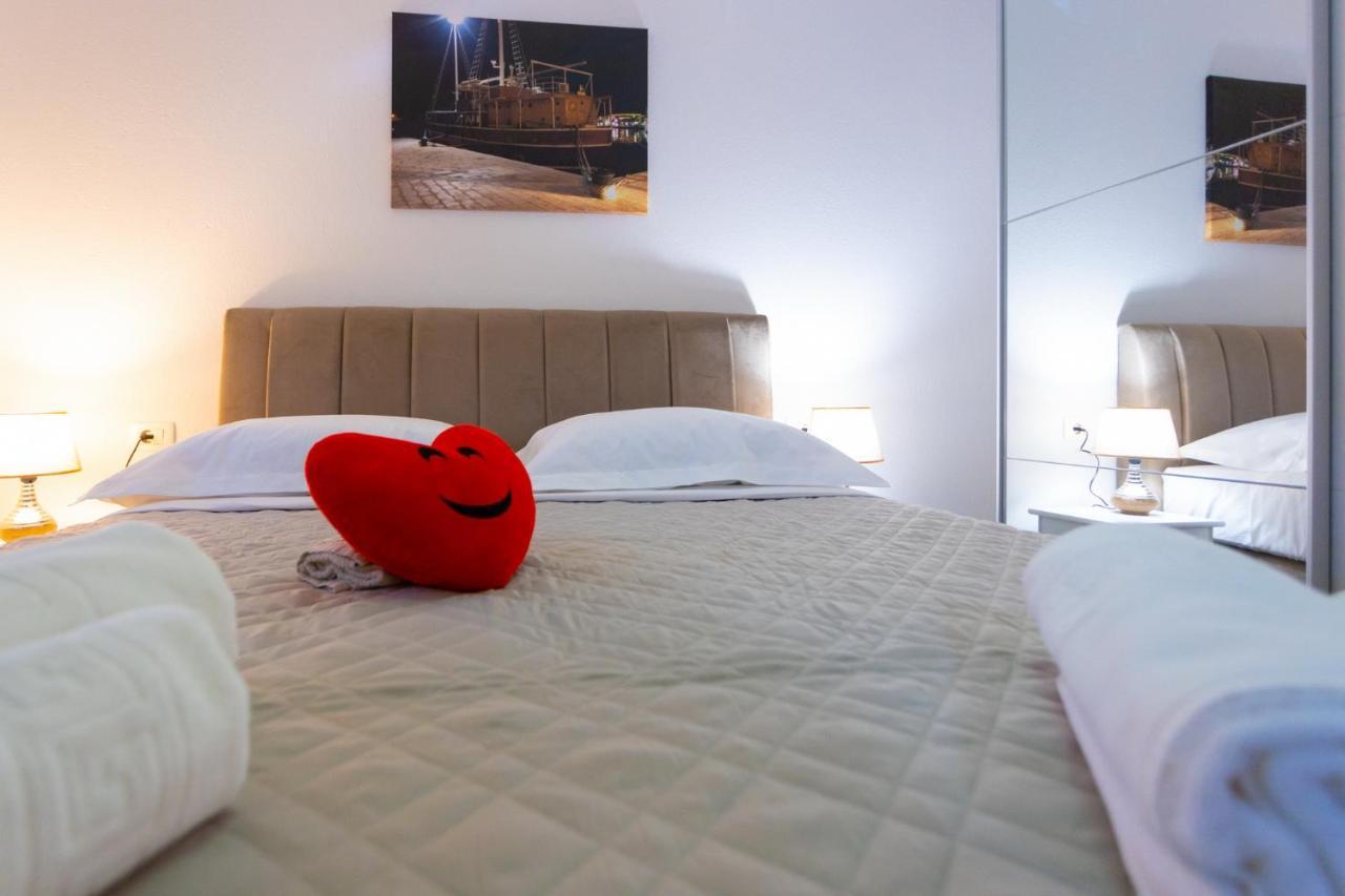 מאקרסקה Apartments Jasa Deluxe מראה חיצוני תמונה