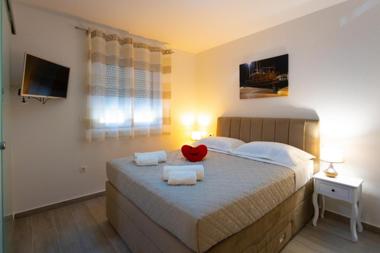 מאקרסקה Apartments Jasa Deluxe מראה חיצוני תמונה