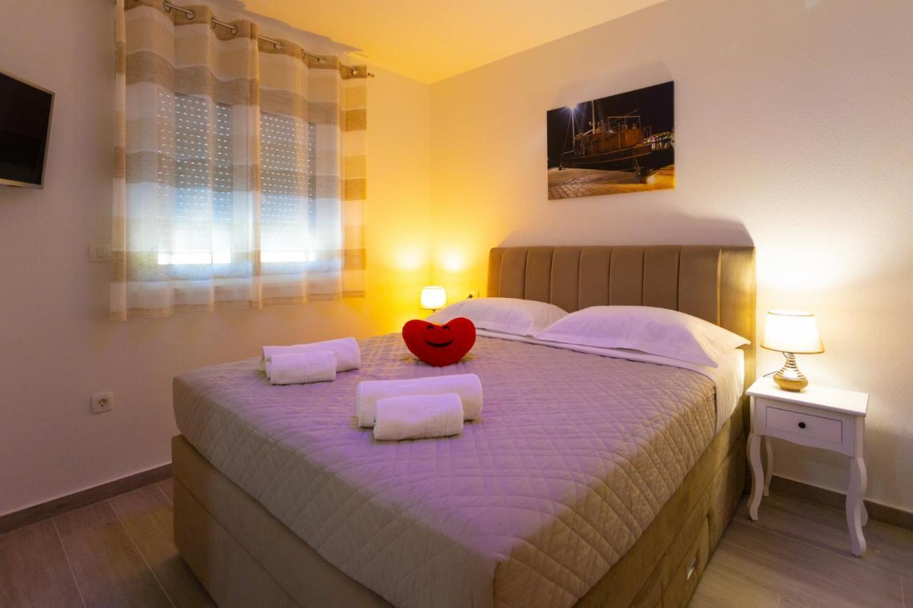 מאקרסקה Apartments Jasa Deluxe מראה חיצוני תמונה