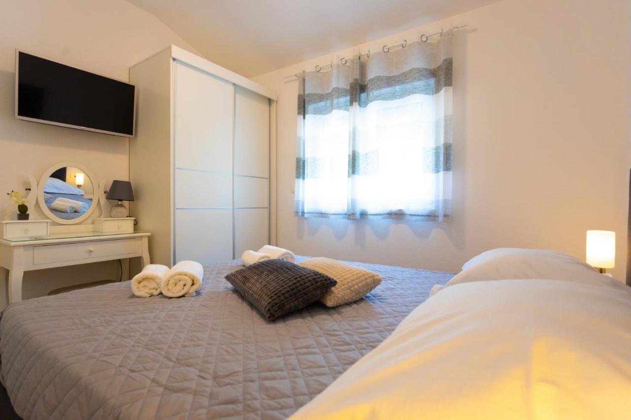 מאקרסקה Apartments Jasa Deluxe מראה חיצוני תמונה