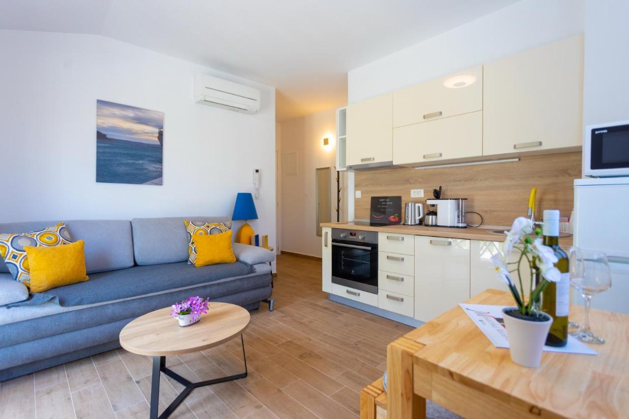 מאקרסקה Apartments Jasa Deluxe מראה חיצוני תמונה