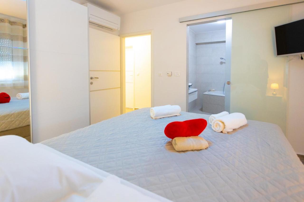 מאקרסקה Apartments Jasa Deluxe מראה חיצוני תמונה