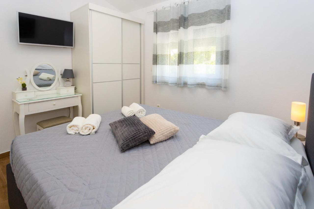 מאקרסקה Apartments Jasa Deluxe מראה חיצוני תמונה