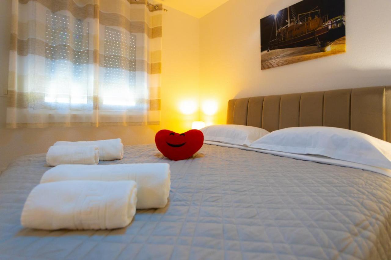 מאקרסקה Apartments Jasa Deluxe מראה חיצוני תמונה